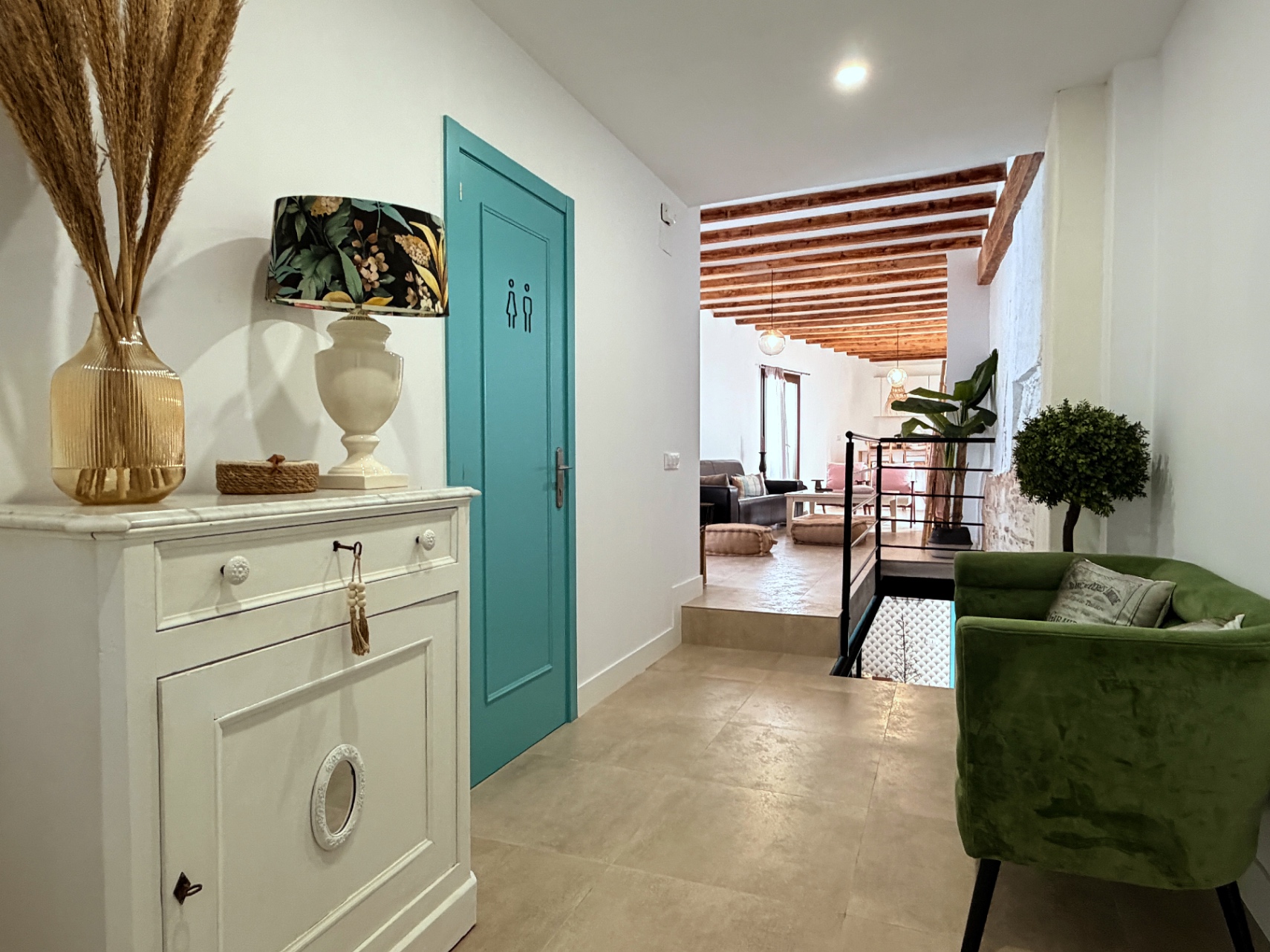 Casa de pueblo reformada con garaje y azotea en Oliva