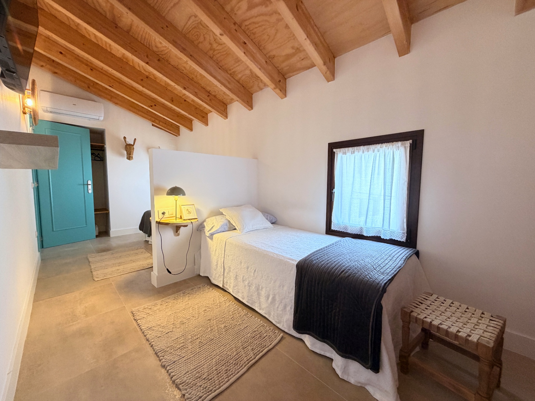 Casa de pueblo reformada con garaje y azotea en Oliva