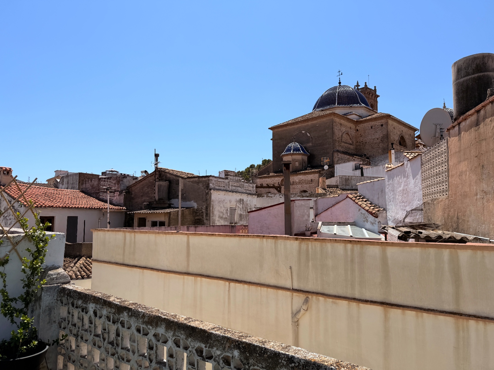 Casa de pueblo reformada con garaje y azotea en Oliva