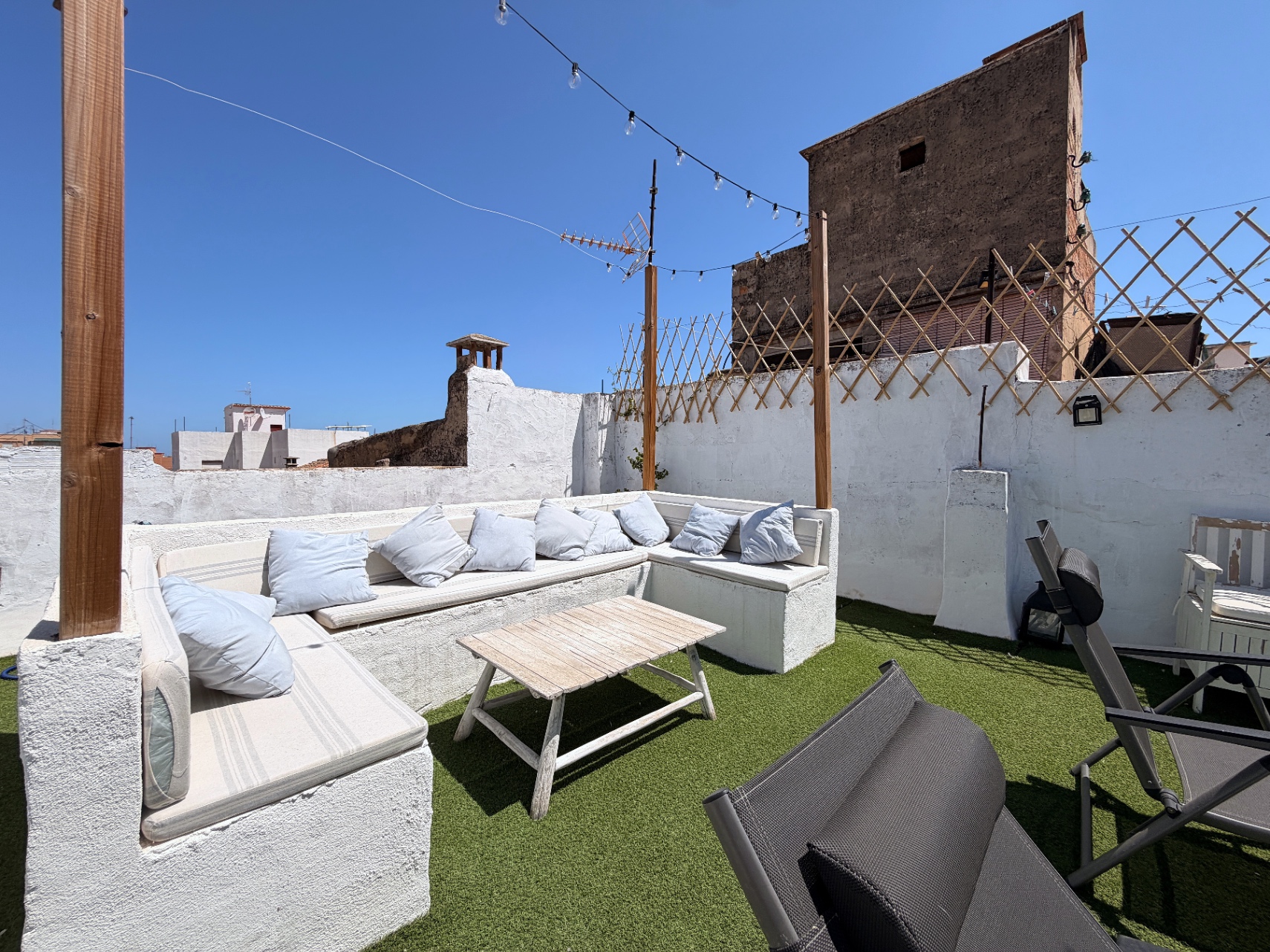 Casa de pueblo reformada con garaje y azotea en Oliva