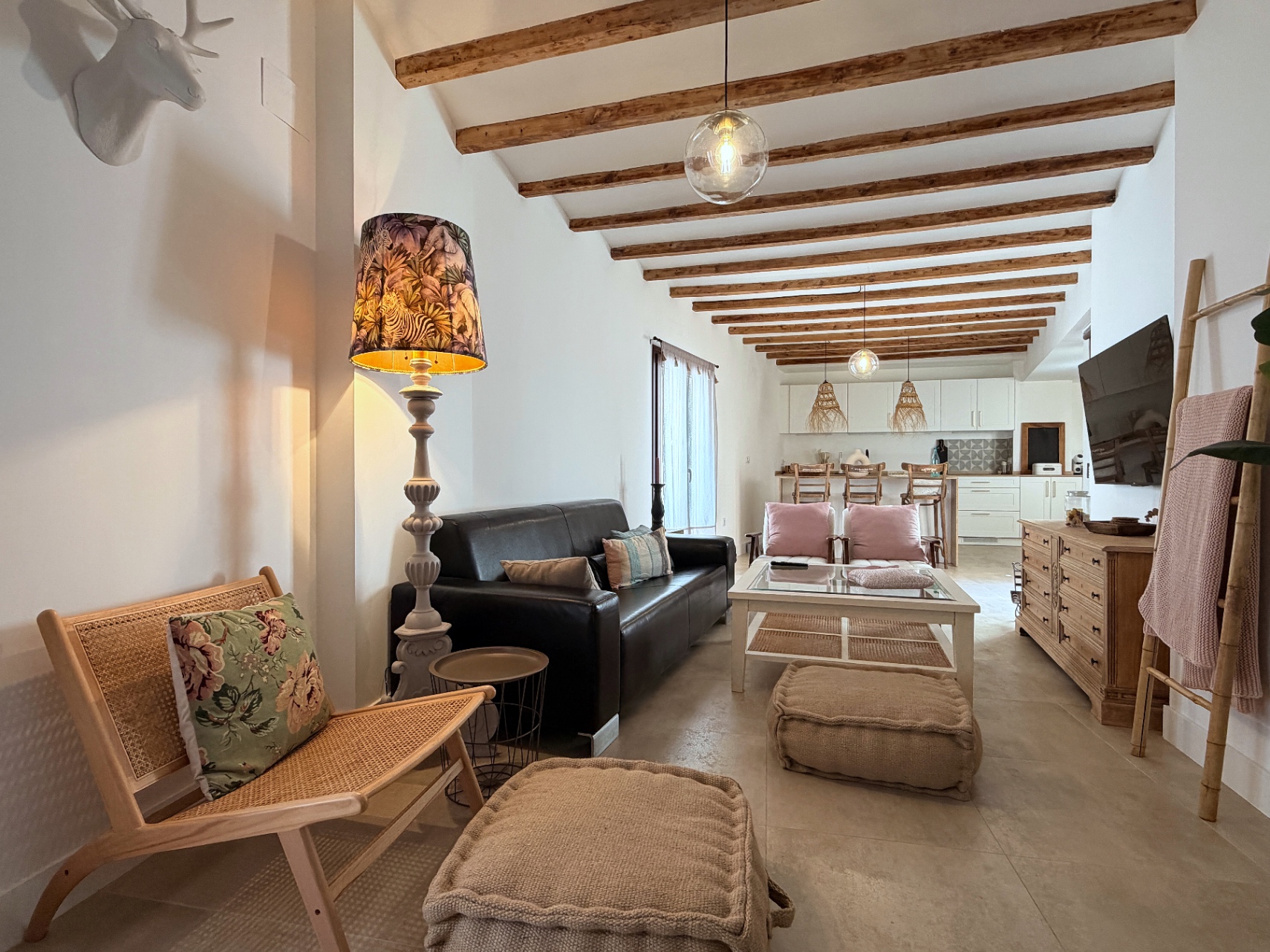 Casa de pueblo reformada con garaje y azotea en Oliva