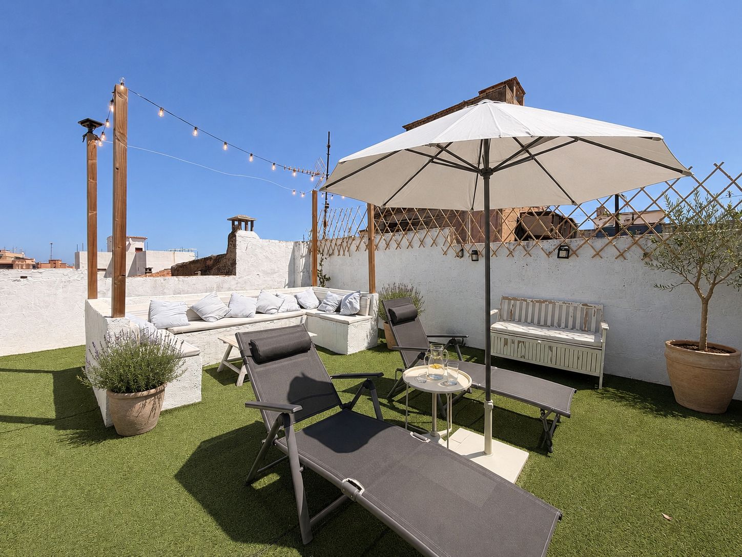 Haus im Dorf mit Garage und Dachterrasse in Oliva renoviert