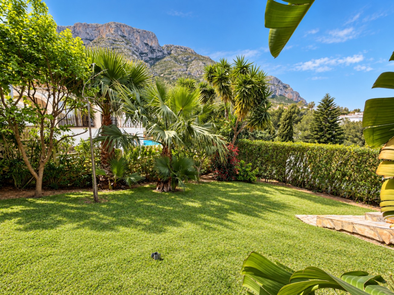 Chalet z basenem i widokiem na morze w Montgó, Dénia