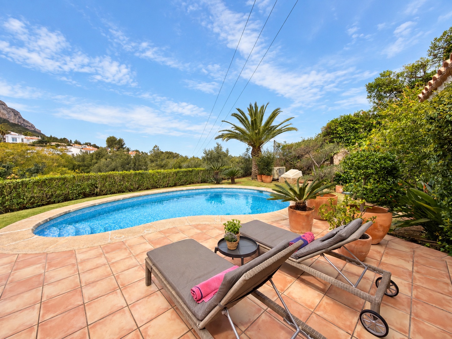 Chalet z basenem i widokiem na morze w Montgó, Dénia