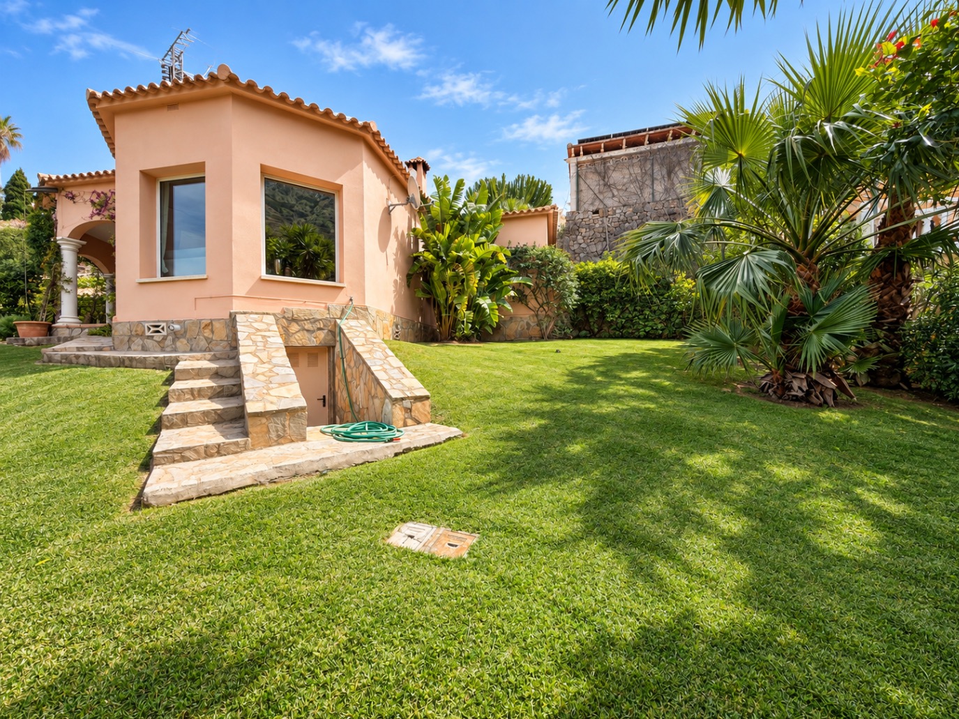 Chalet z basenem i widokiem na morze w Montgó, Dénia