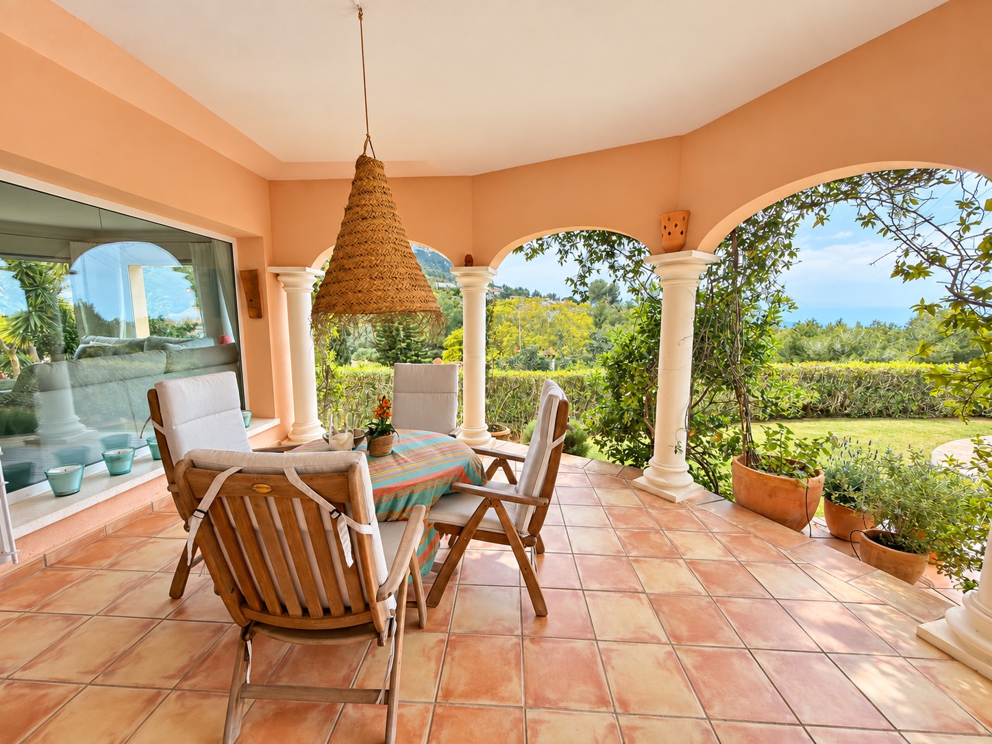 Chalet z basenem i widokiem na morze w Montgó, Dénia