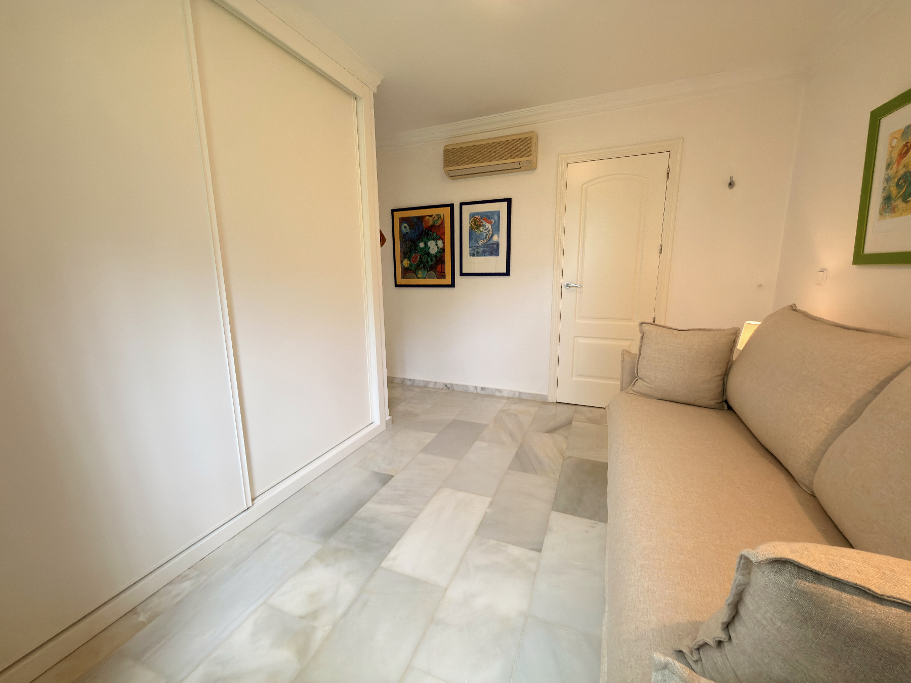 Chalet z basenem i widokiem na morze w Montgó, Dénia