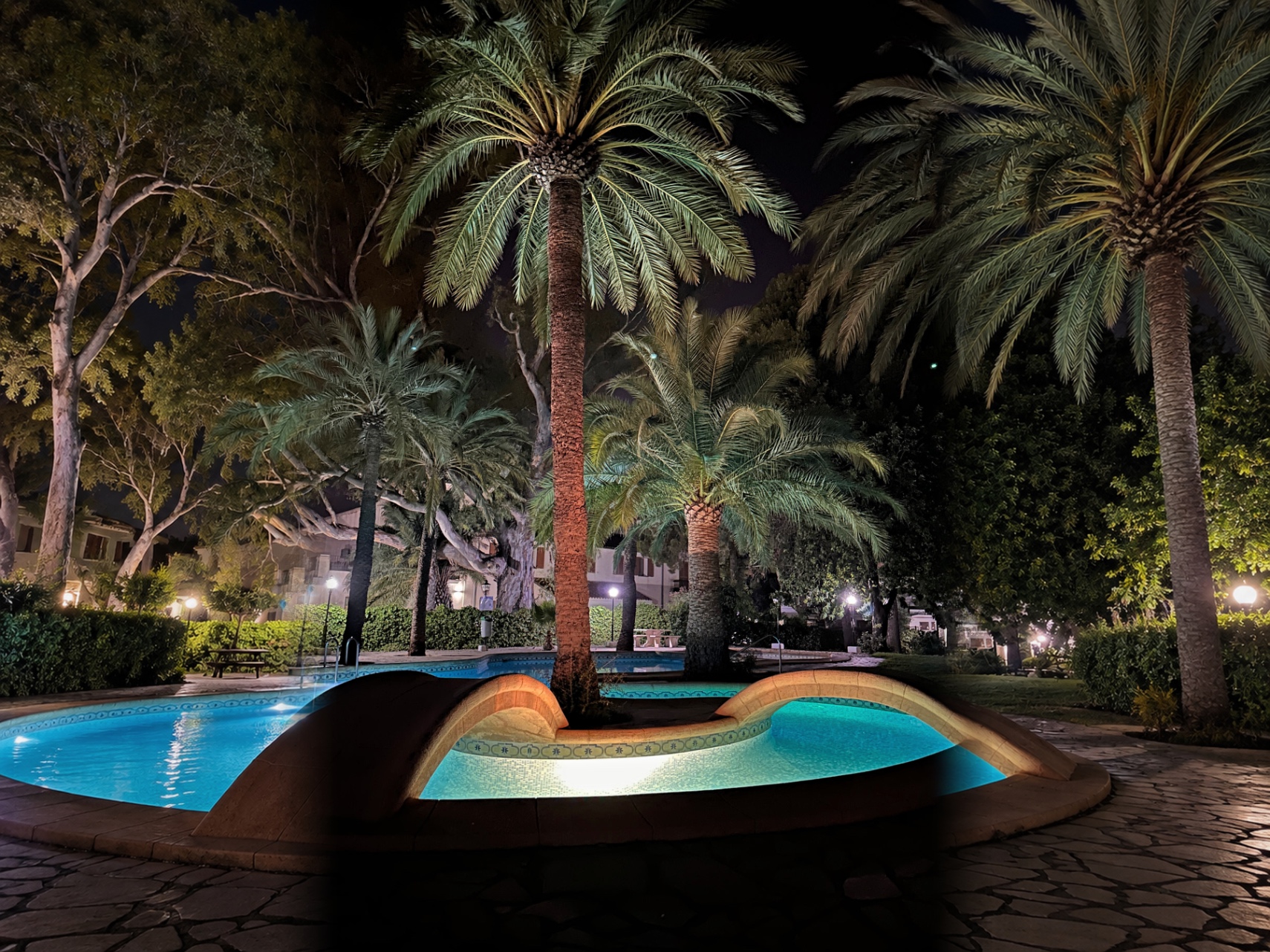 Adosado con encanto, terraza y dos piscinas en El Cortijo, Dénia