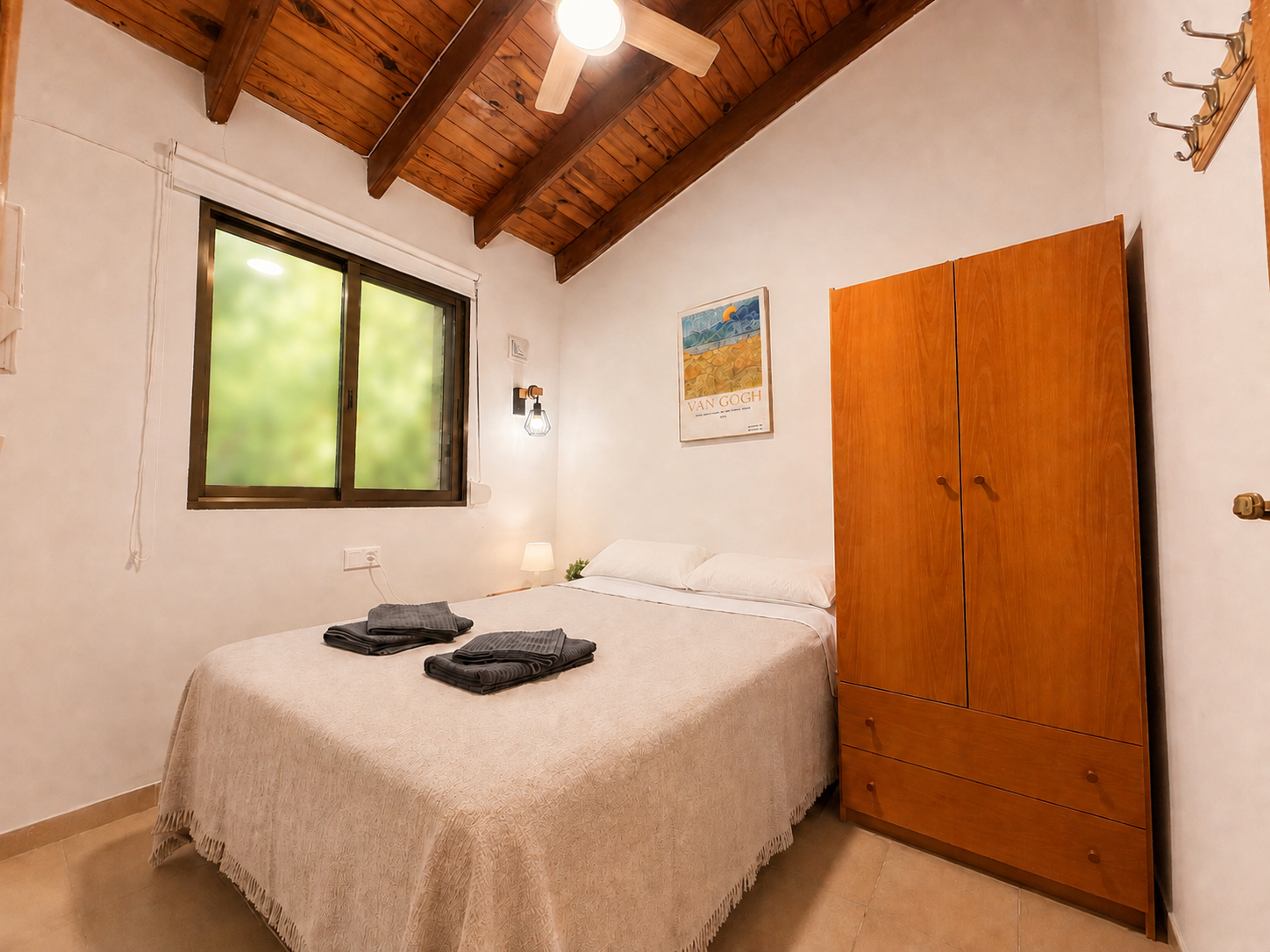 Adosado con encanto, terraza y dos piscinas en El Cortijo, Dénia